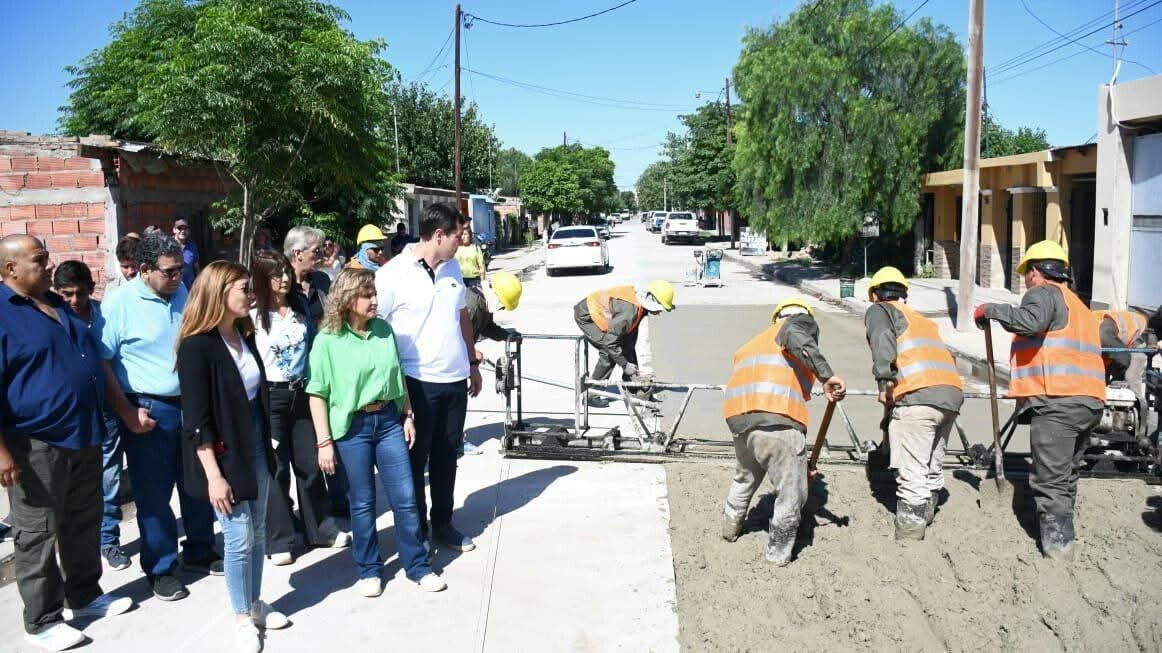 La intendente Fuentes supervisó el avance de la pavimentación de 25 cuadras en el barrio La Católica