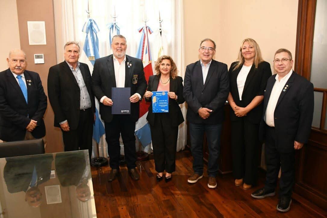 FB_IMG_1767925590424.jpg La intendente Fuentes firmó un convenio con el Rotary Internacional para fortalecer el trabajo de inclusión social y el desarrollo sostenible
