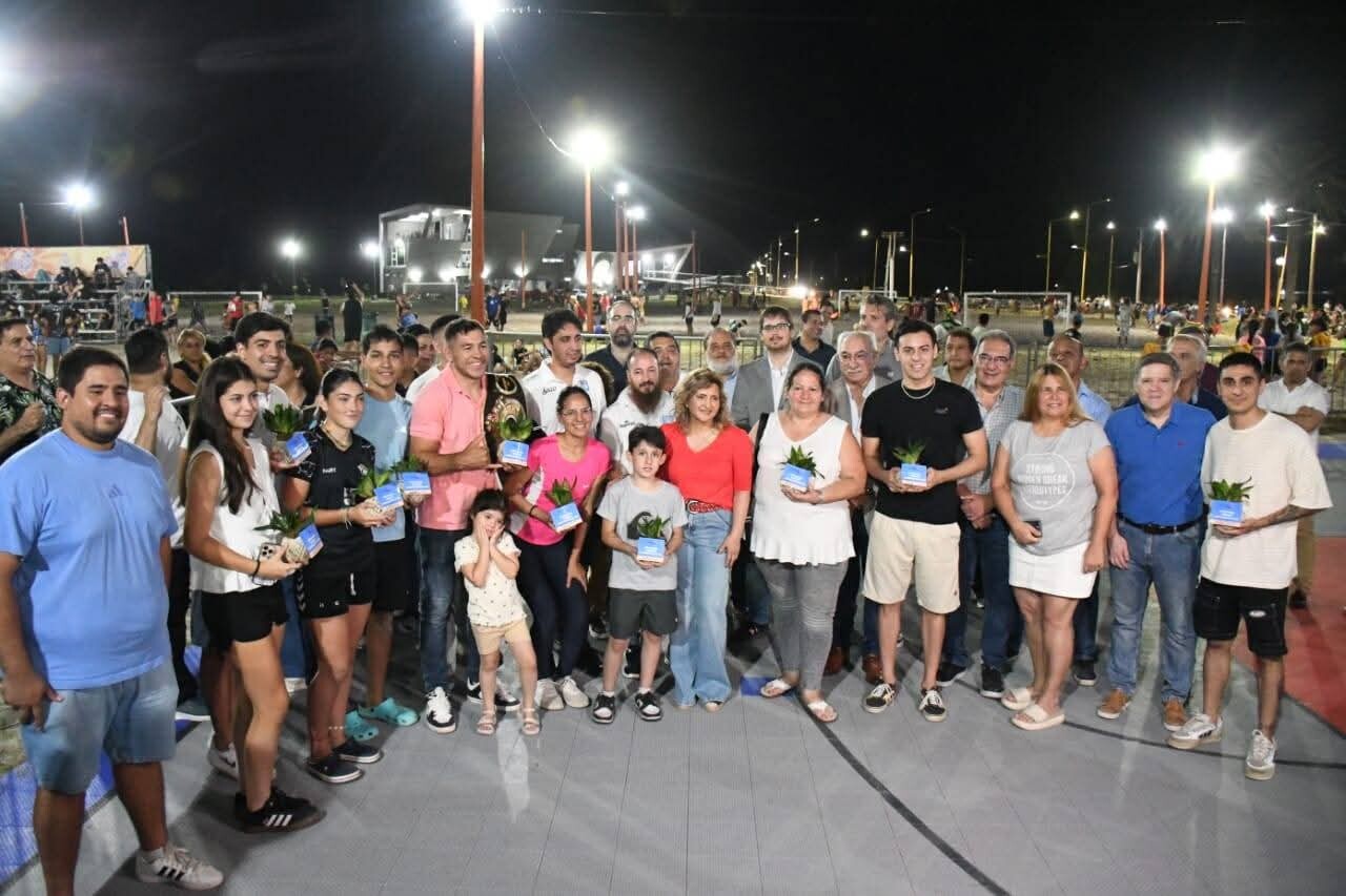 En Santiago es Tu Río autoridades municipales y provinciales entregaron un Reconocimiento Verde a deportistas destacados