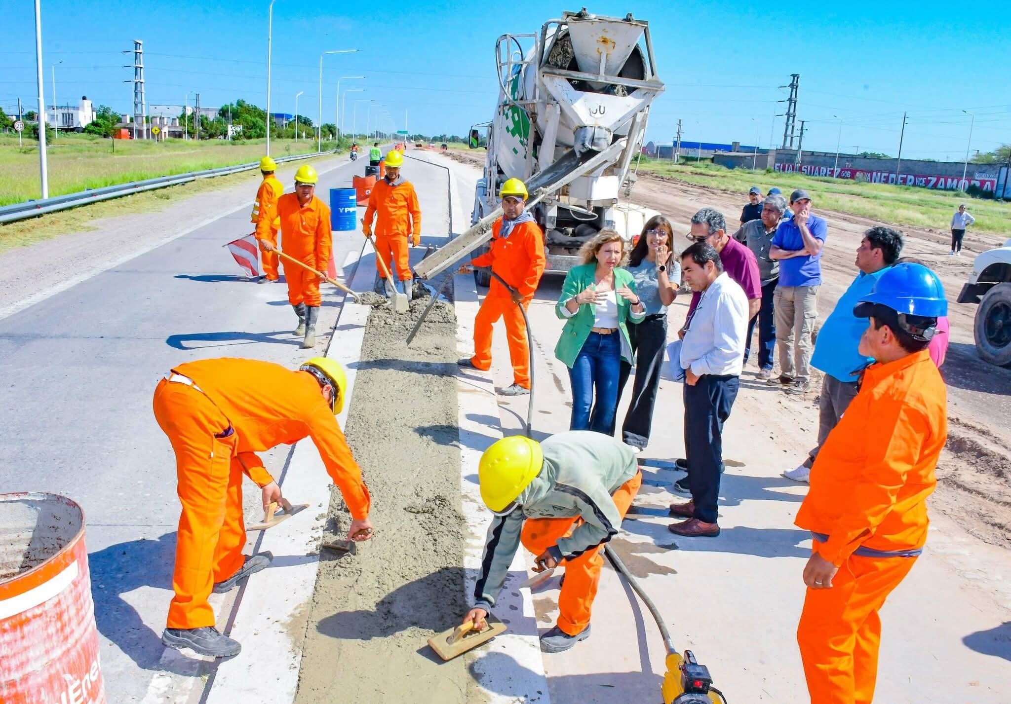 La intendente Fuentes visitó la obra de mejora del acceso al barrio Villa del Carmen