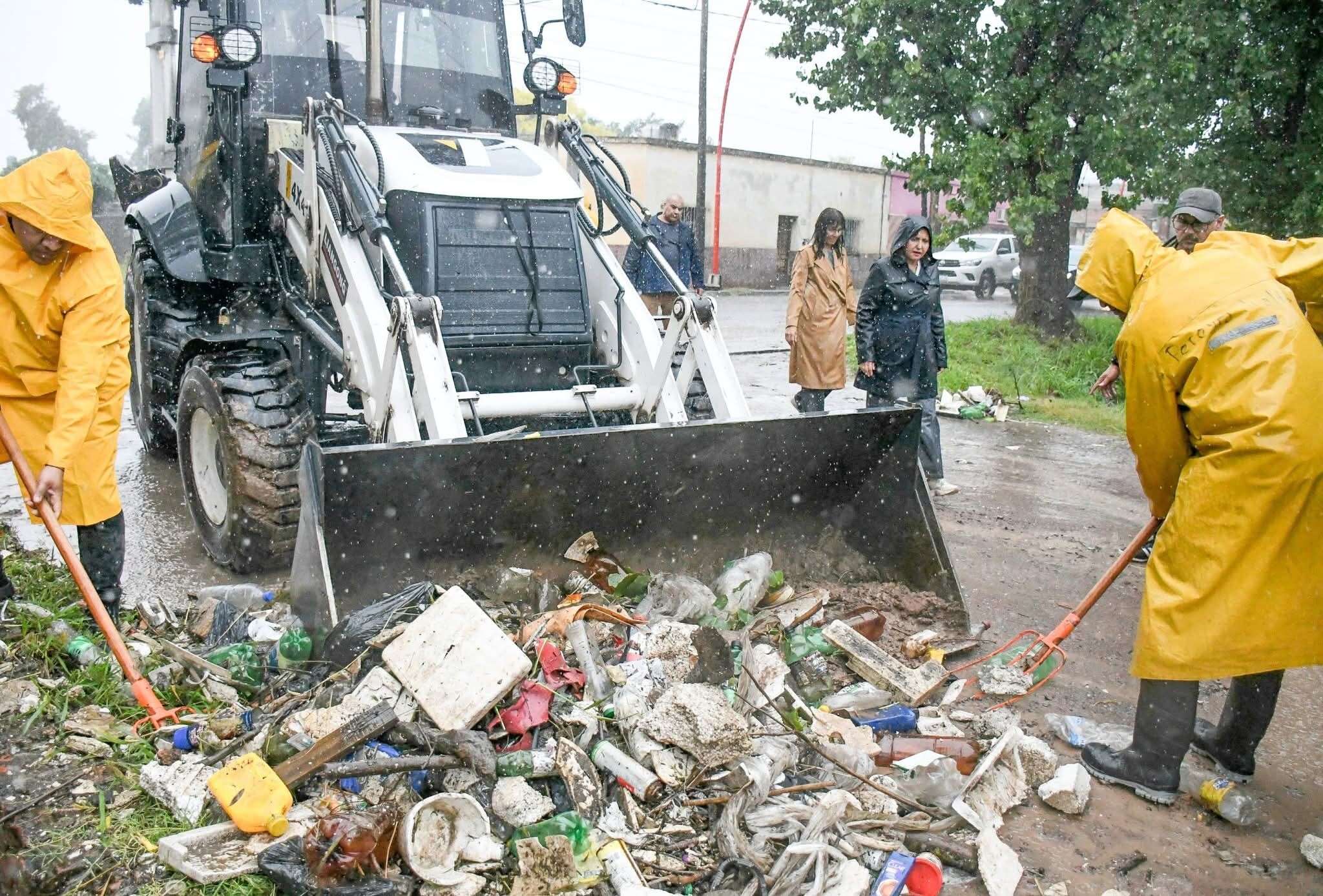 La intendente Fuentes supervisó el trabajo del Comité de Emergencia debido a la lluvia que superó los 110 milímetros durante la mañana