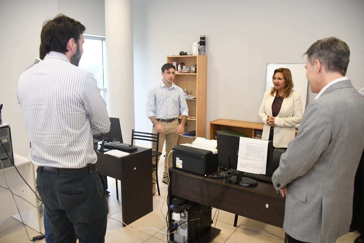 La intendente Fuentes visitó el centro de monitoreo de los vehículos municipales La intendente Fuentes visitó el centro de monitoreo de los vehículos municipales