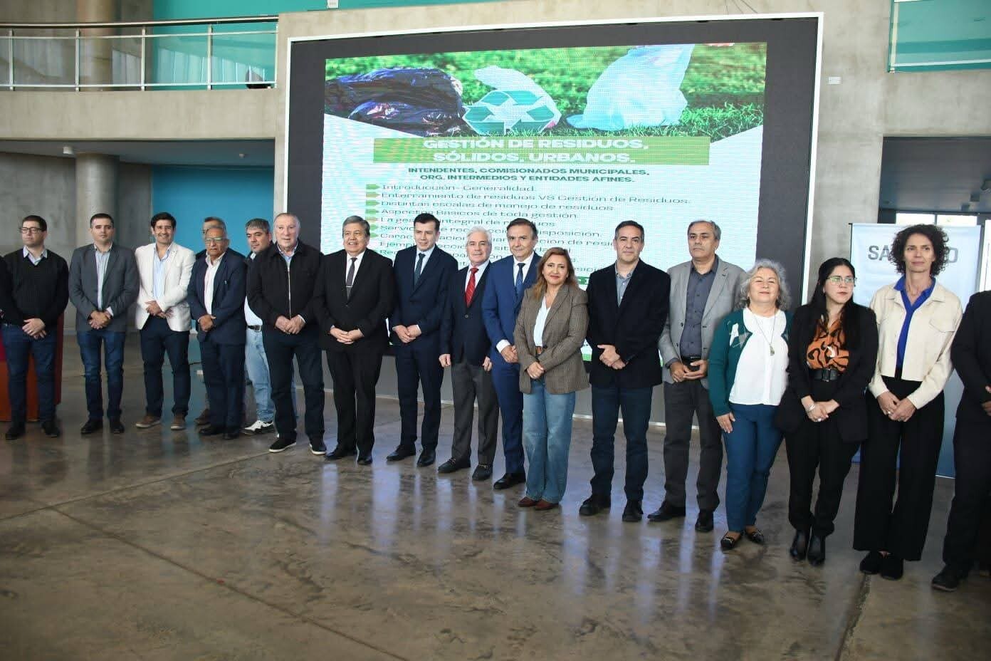 La intendente Fuentes participó de la disertación sobre gestión de residuos sólidos urbanos