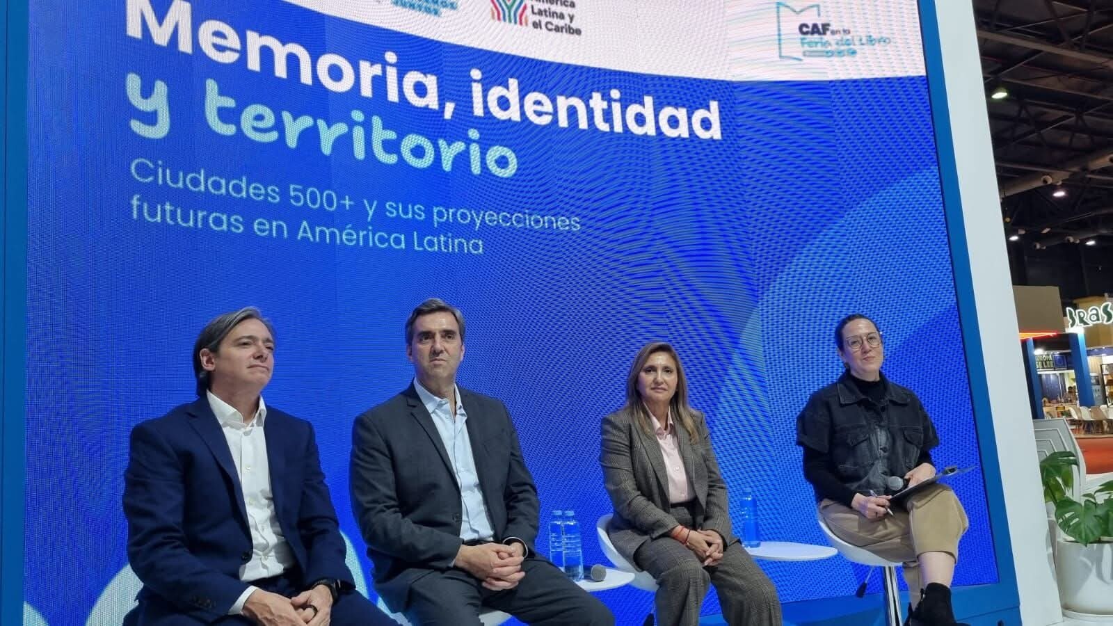 La intendente Fuentes disertó en la Feria del Libro sobre ciudades del Quinto Centenario