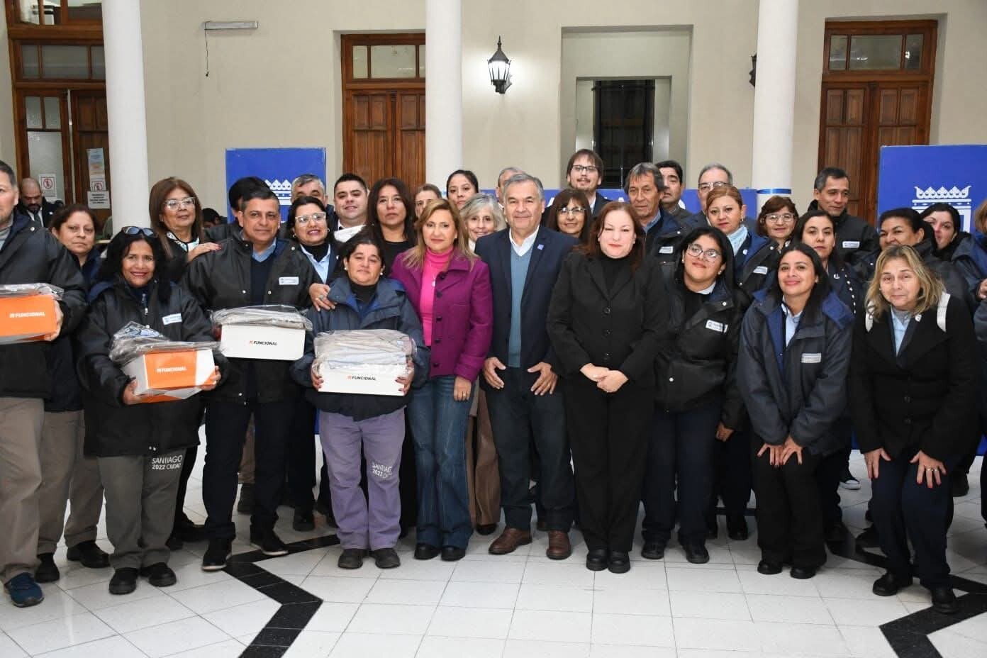La intendente Fuentes entregó más de 100 uniformes al personal de Control y Gestión Urbana