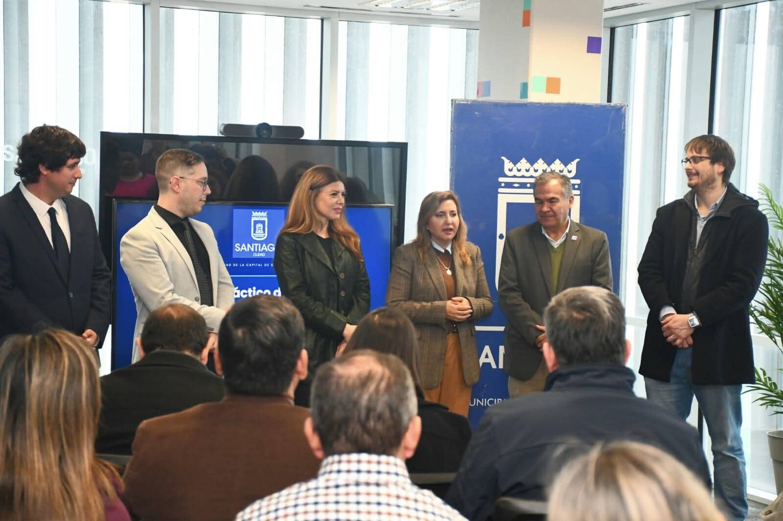 La intendente Fuentes junto al secretario Benavente lanzaron una capacitación sobre Inteligencia Artificial para el personal municipal
