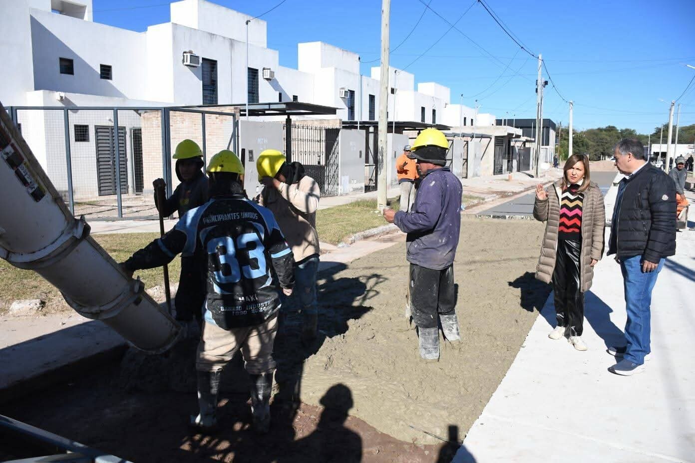 La intendente Fuentes destacó el avance de la pavimentación de las 23 cuadras en el barrio La Costa La intendente Fuentes destacó el avance de la pavimentación de las 23 cuadras en el barrio La Costa