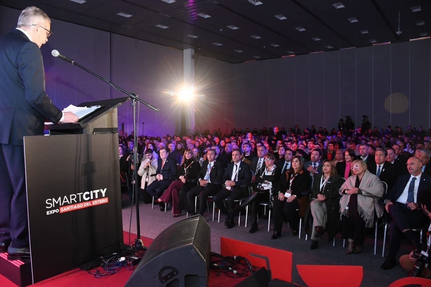 La intendente Fuentes participó del acto de apertura de Smart City Expo en el Forum