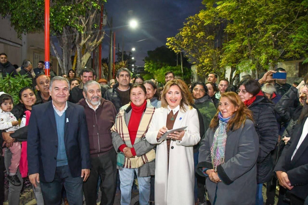 La intendente Fuentes inauguró la iluminación Led de más de mil metros sobre calle Arenales