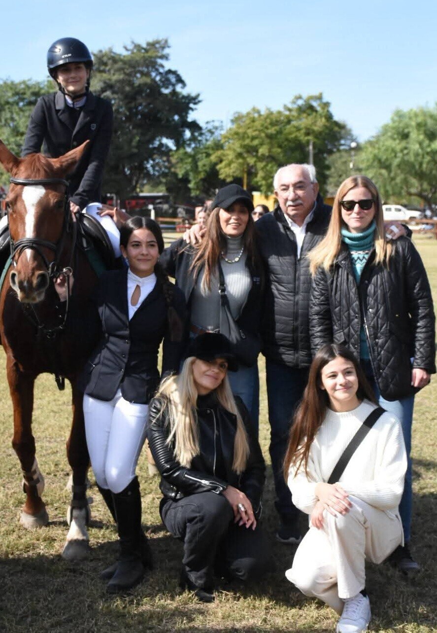 Los jinetes y amazonas de La Custodia Ecuestre brillaron en el Hípico de Santiago del Estero Los jinetes y amazonas de La Custodia Ecuestre brillaron en el Hípico de Santiago del Estero