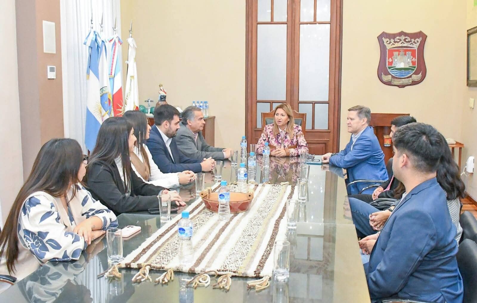 La intendente Fuentes recibió a jóvenes abogados que brindarán asesoramiento jurídico en los Caps