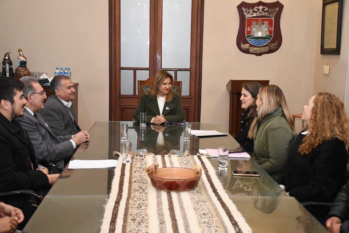 La intendente Fuentes recibió a dirigentes de la Federación Santiagueña de Cestoball quienes organizarán el campeonato Argentino La intendente Fuentes recibió a dirigentes de la Federación Santiagueña de Cestoball quienes organizarán el campeonato Argentino