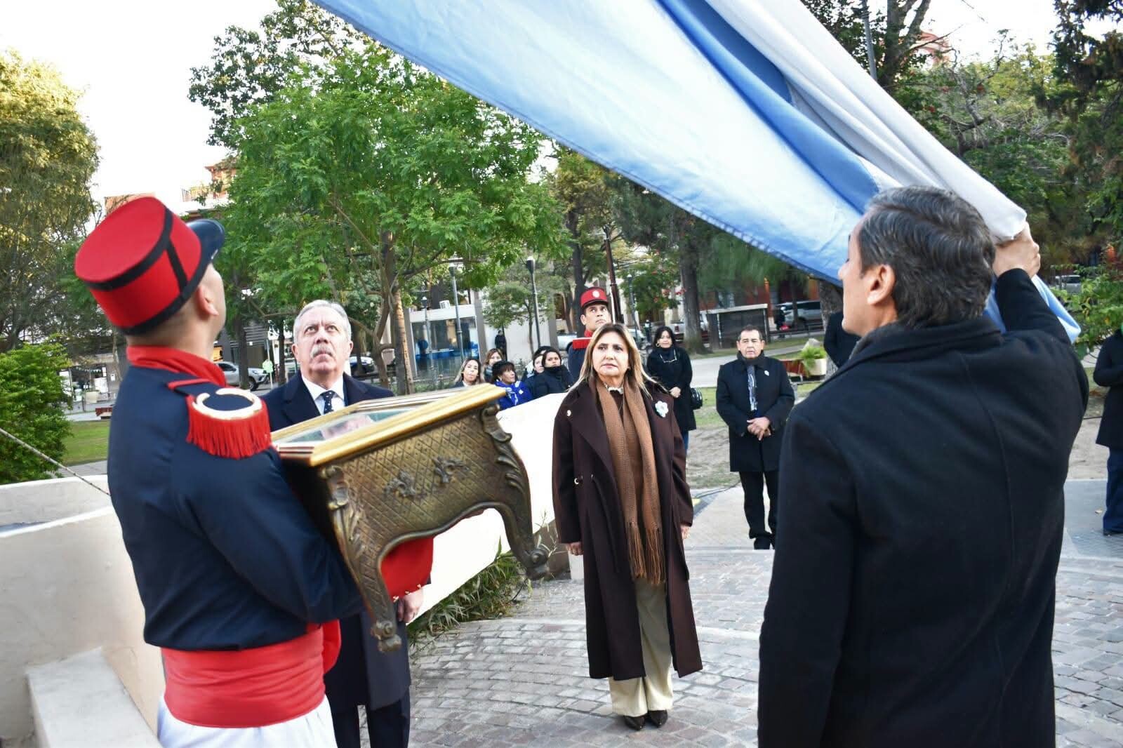 FB_IMG_1781980485894.jpg La intendente Fuentes participó del acto por el 206° aniversario del General Manuel Belgrano