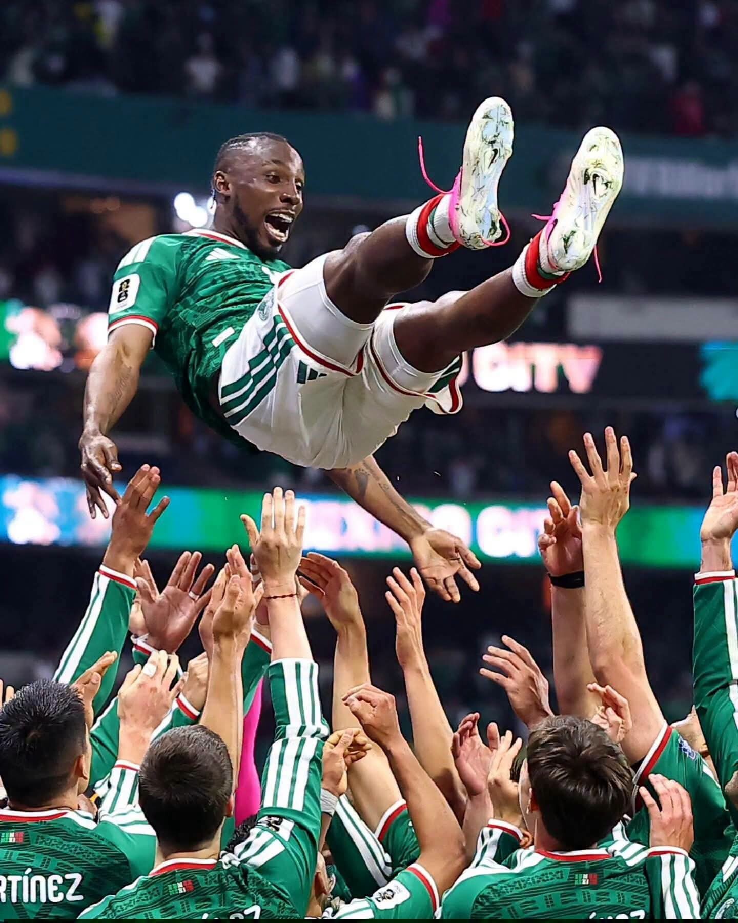 México sueña en grande: venció a Ecuador, sigue invicto y ya está en octavos