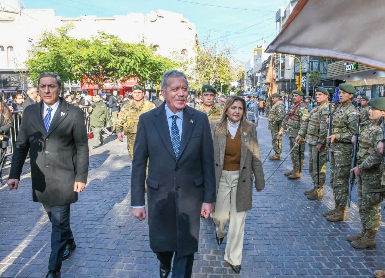 La intendente Fuentes y el secretario Benavente destacaron la importancia del federalismo en el 210° aniversario de la Independencia nacional La intendente Fuentes y el secretario Benavente destacaron la importancia del federalismo en el 210° aniversario de la Independencia nacional