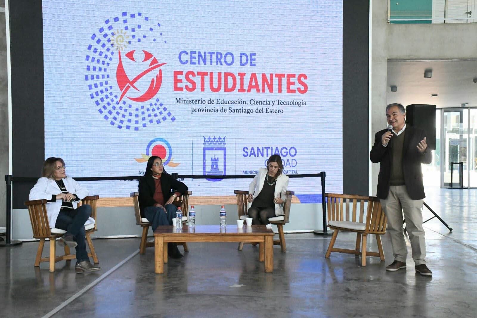 El secretario Benavente participó de una jornada con centros de estudiantes del secundario El secretario Benavente participó de una jornada con centros de estudiantes del secundario