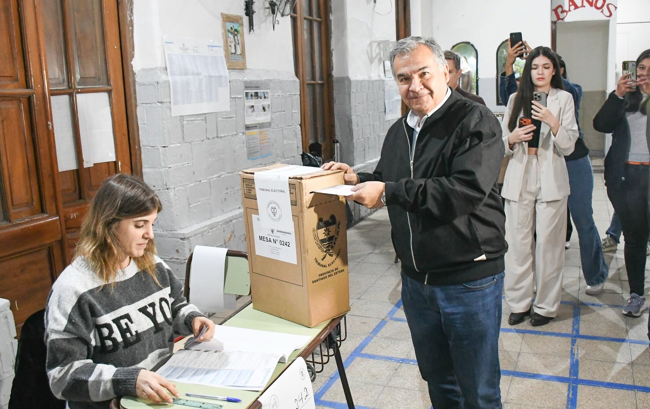 MARIO BENEVENTE: Con un llamado a la participación, el candidato del Frente Cívico emitió su voto MARIO BENEVENTE: Con un llamado a la participación, el candidato del Frente Cívico emitió su voto