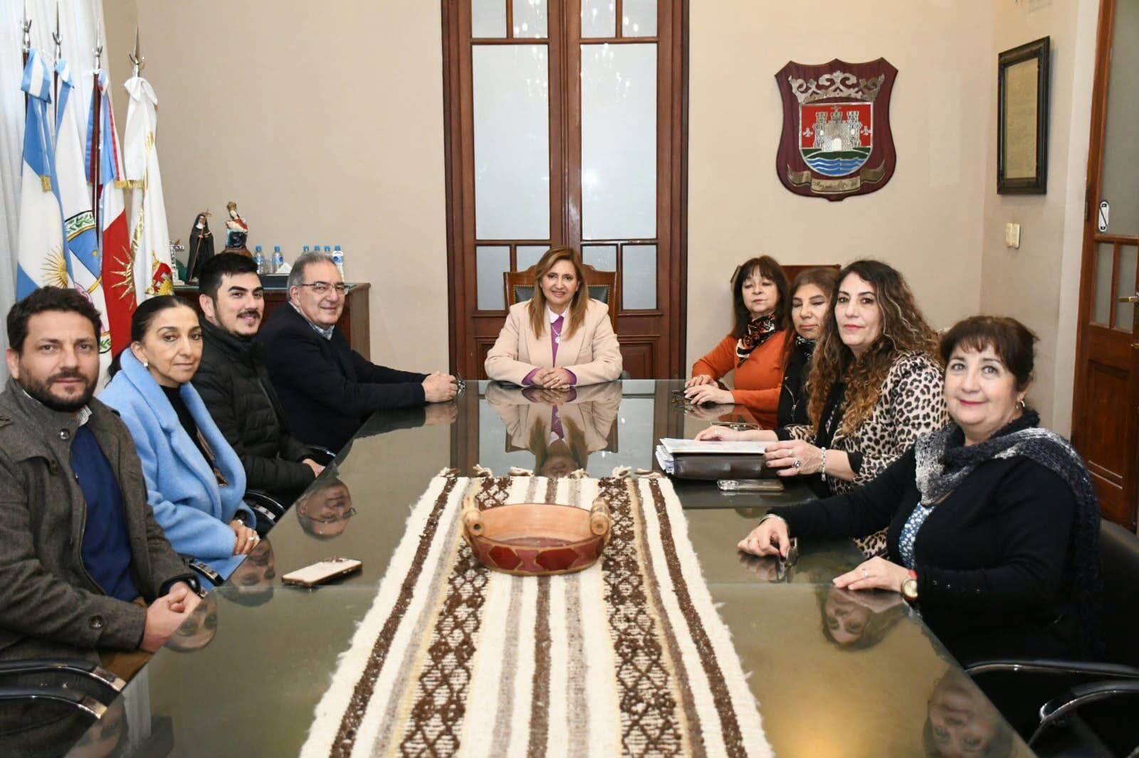 La intendente Fuentes se reunió con miembros de la Unión Cultural Argentino Libanesa