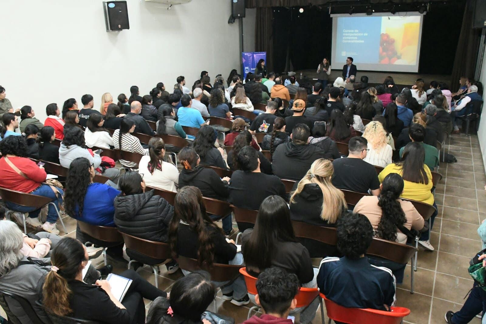 La Municipalidad y el Inta iniciaron el curso gratuito para obtener el carnet de manipuladores de alimentos La Municipalidad y el Inta iniciaron el curso gratuito para obtener el carnet de manipuladores de alimentos
