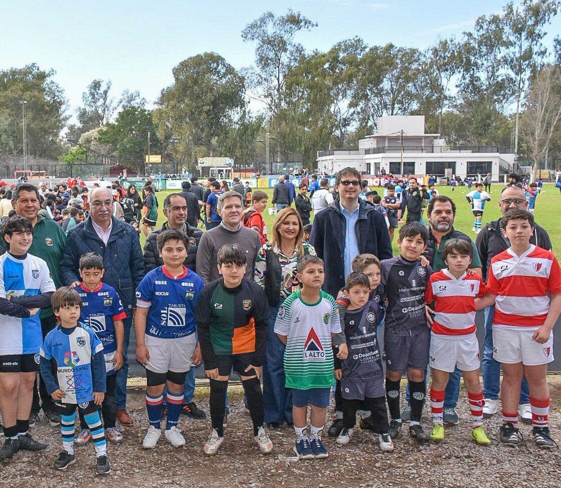 FB_IMG_1788666911730.jpg La intendente Fuentes y el secretario Dapello participaron de la apertura del Encuentro de rugby infantil “Pegasito”