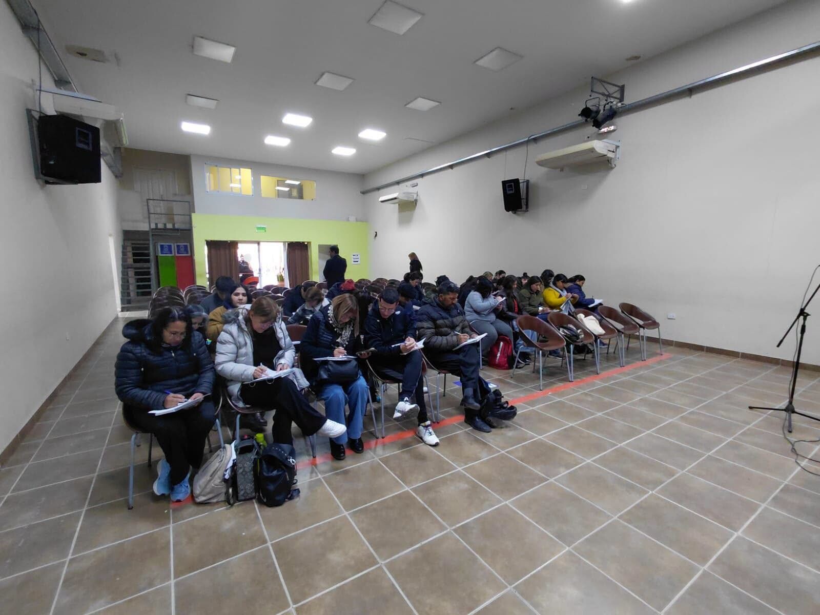 La Municipalidad informó que más de 120 participantes rindieron el examen de Manipuladores de Alimentos
