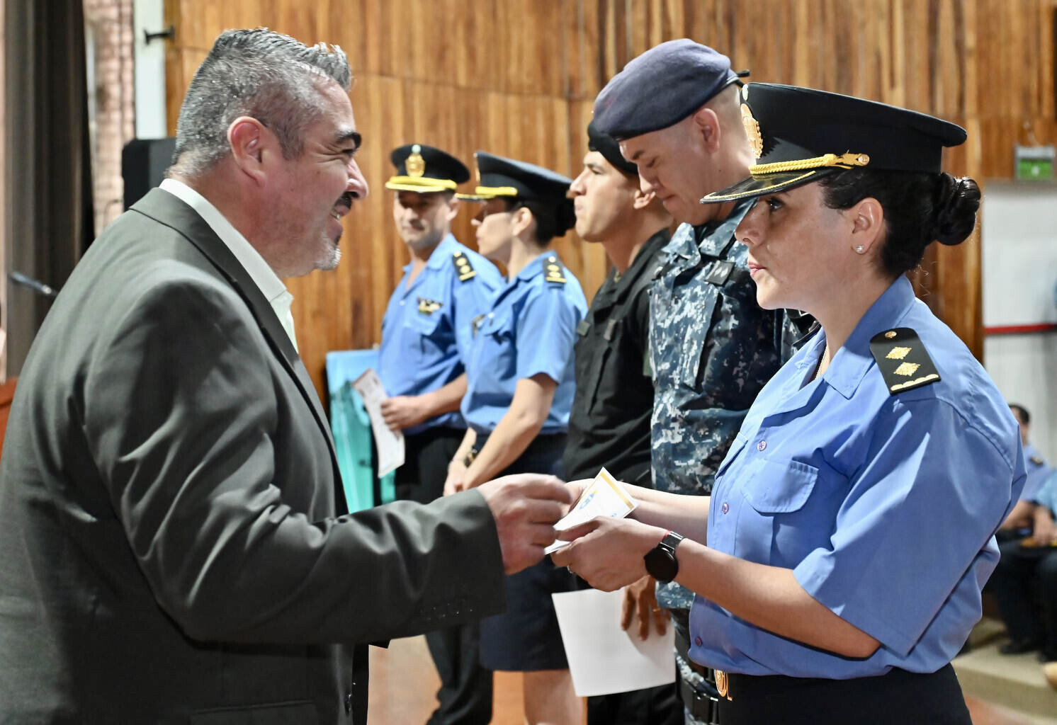 La Policía del Chubut realizó el acto de ascensos de comisarios inspectores, subcomisarios y Oficiales Subinspectores