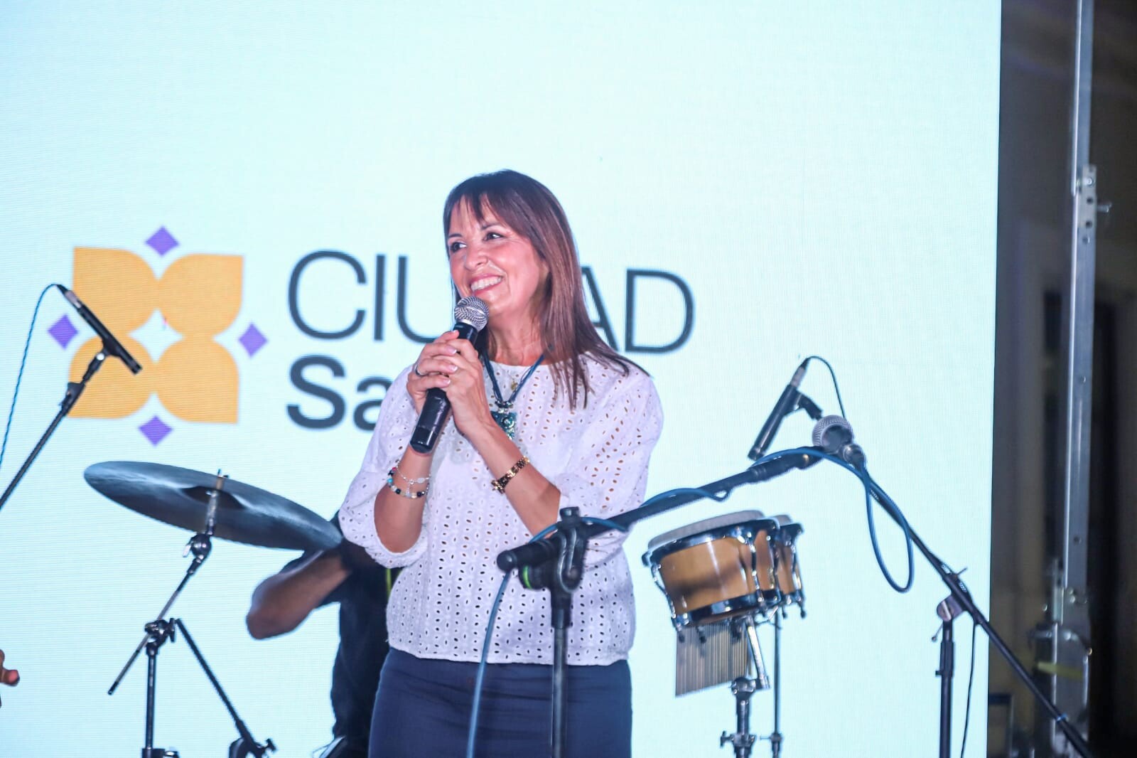 CIUDAD: Noche de brillo, magia y glamour anticipando el «Día de los Enamorados»