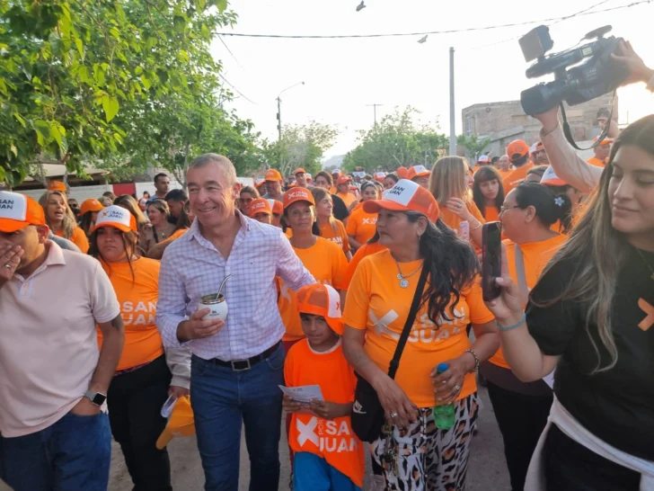 El  vicegobernador y candidato a diputado nacional por el Frente Por San Juan, Fabián Martín, acompañado por sus compañeros de formula Laura Palma y Federico Rizo desembarcaron en Chimbas con una gran caminata