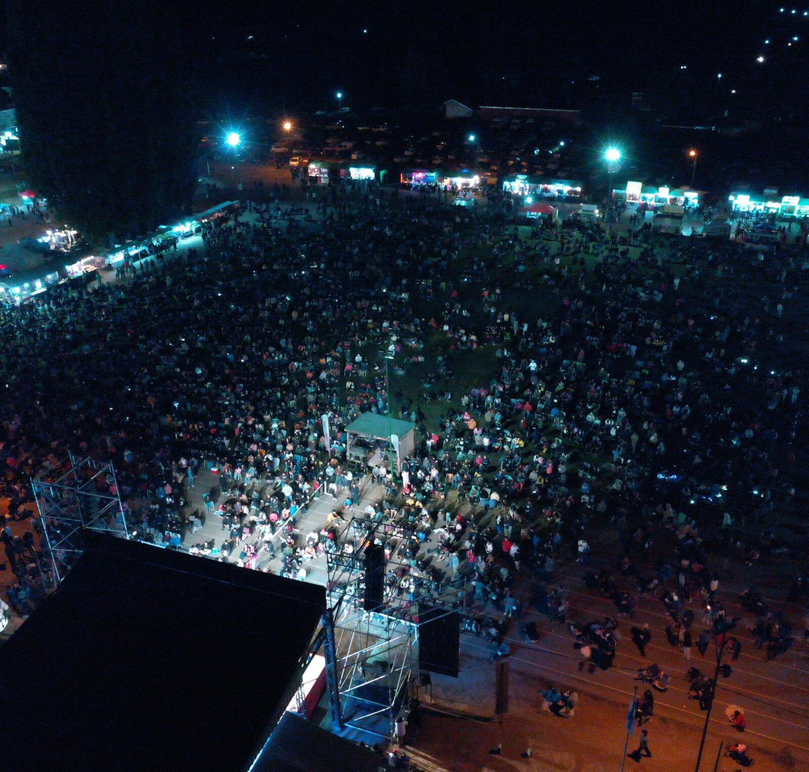 Provincia acompañó la 37° Fiesta Nacional de la Fruta Fina en El Hoyo