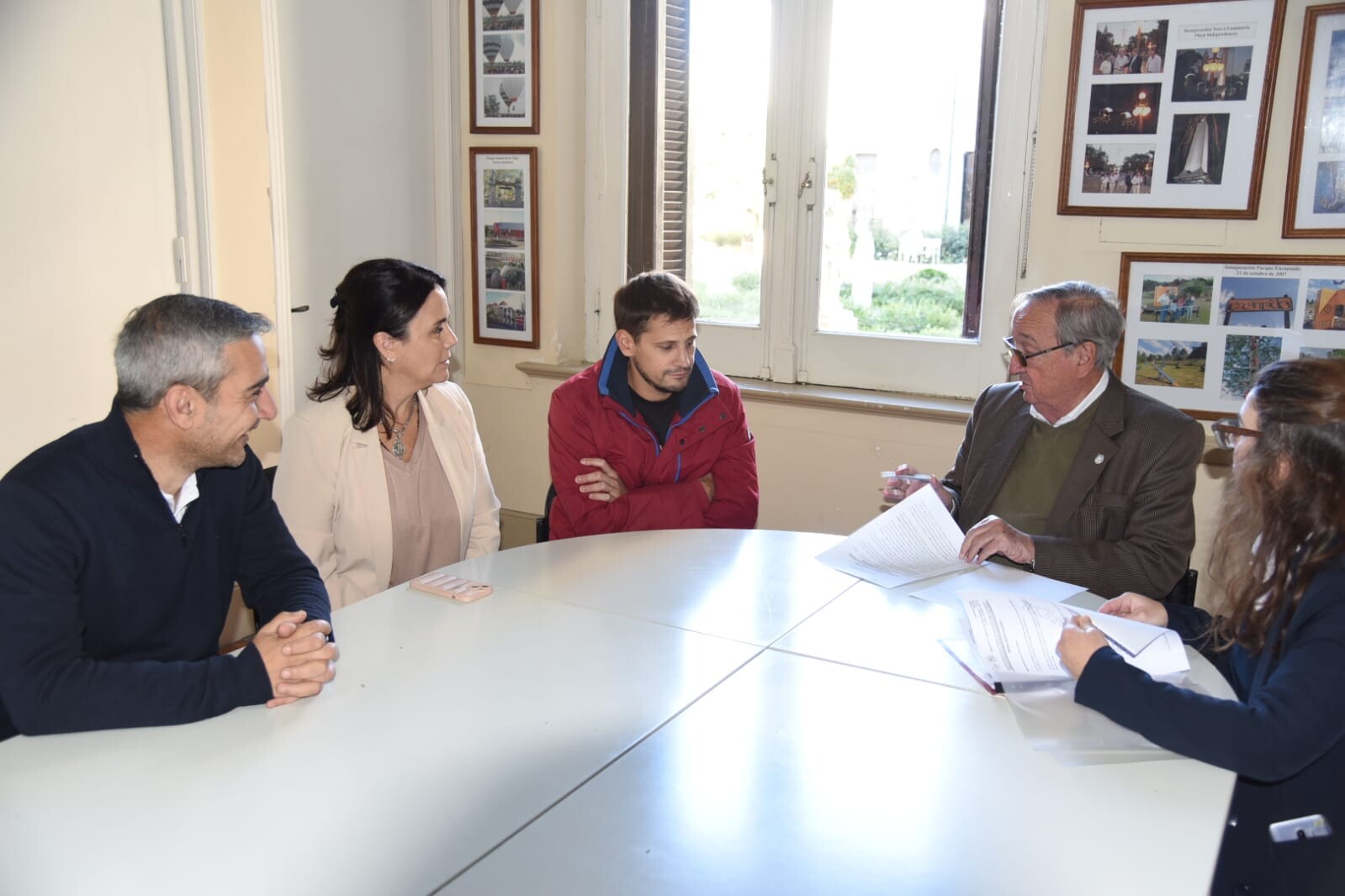 Autoconstrucción: el Municipio firmó el contrato para finalizar tres nuevas viviendas del programa