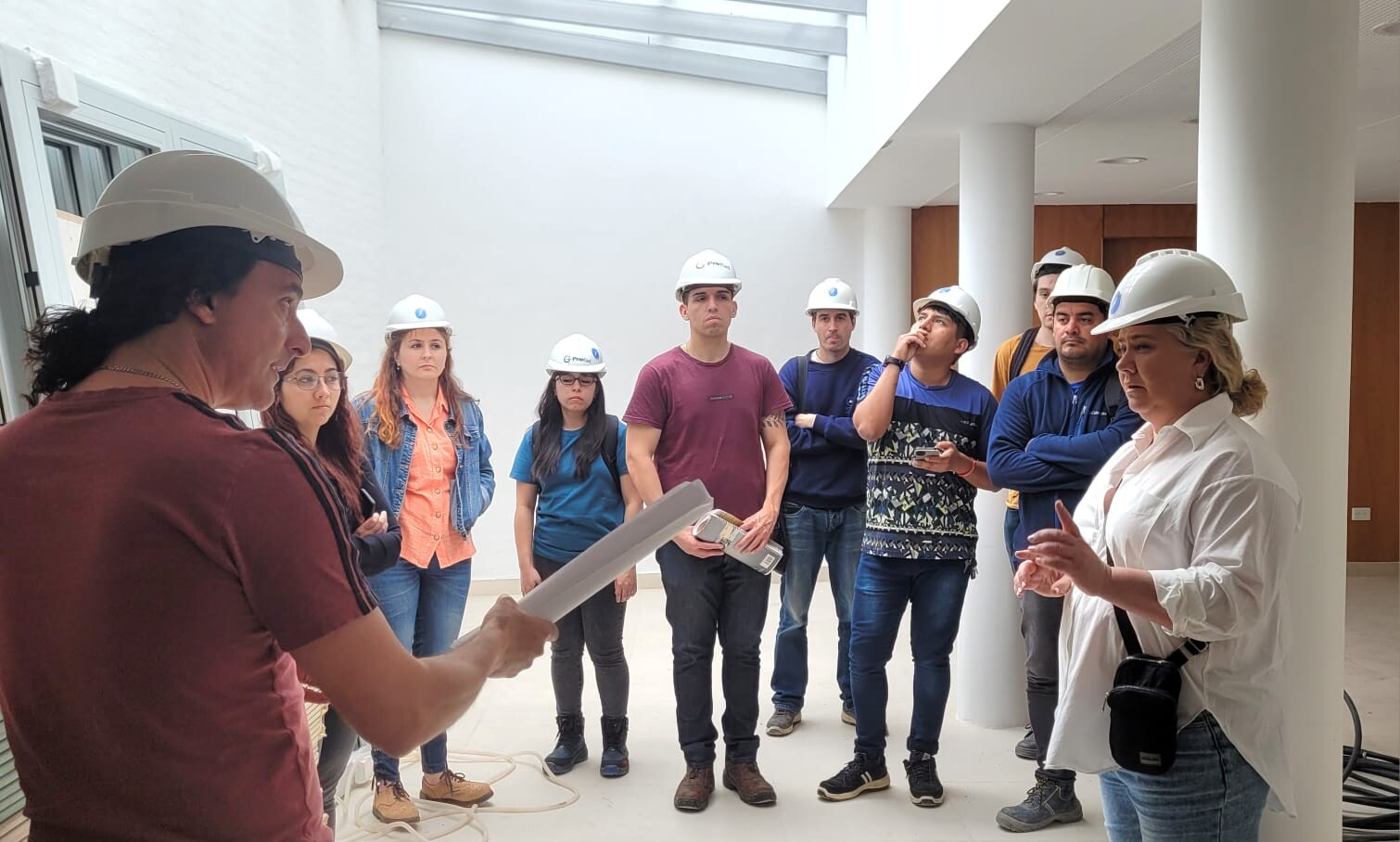 Alumnos de Ingeniería Civil recorrieron la sede central de Seros que Provincia construye en Comodoro Rivadavia