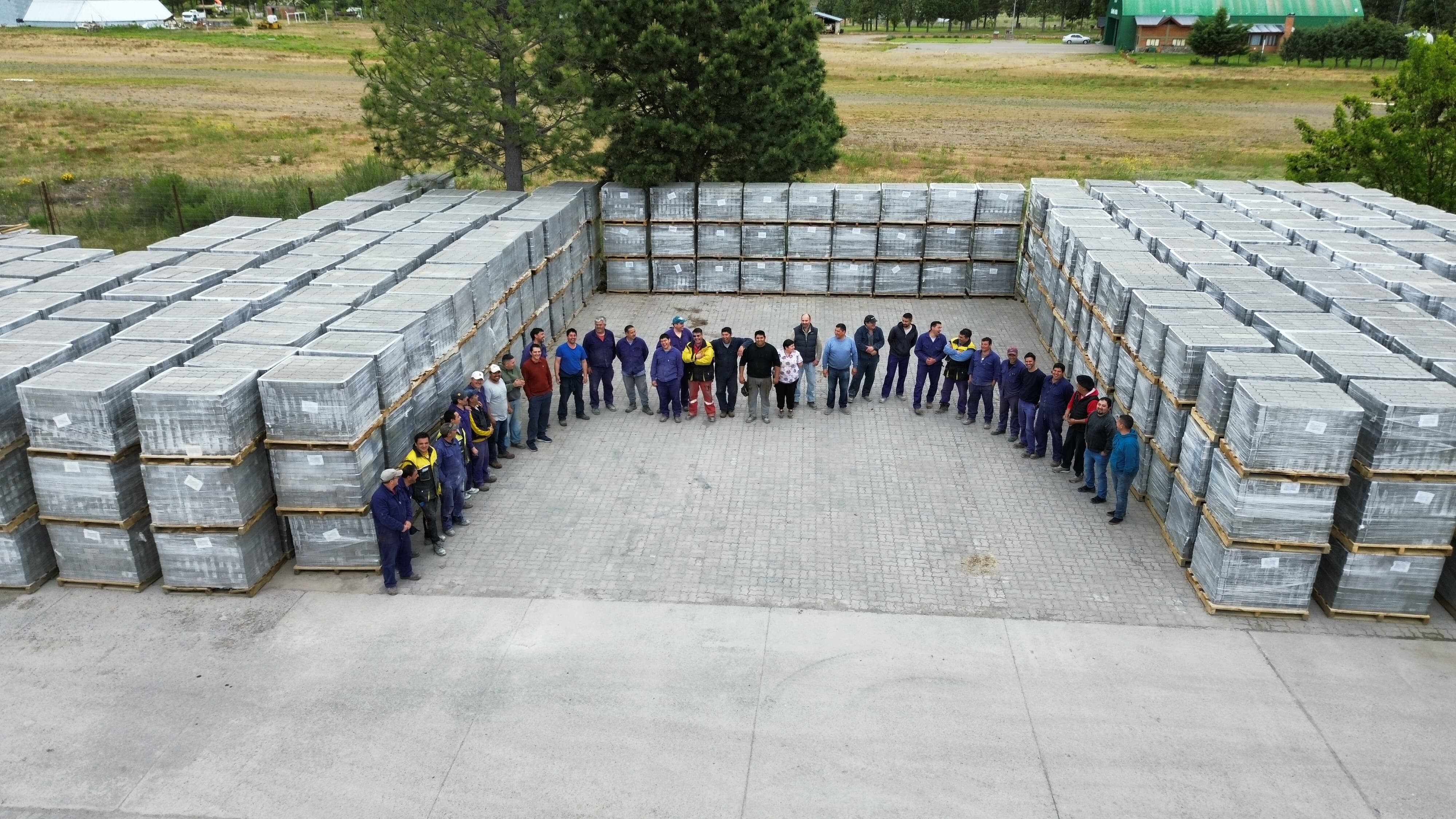 Provincia continúa potenciando el funcionamiento de la fábrica de adoquines chubutense
