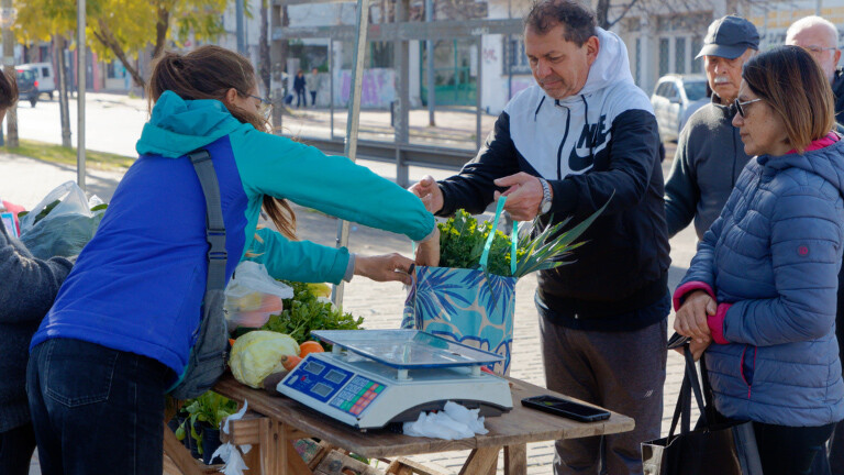 Frutas y verduras agroecológicas todos los miércoles en Berazategui