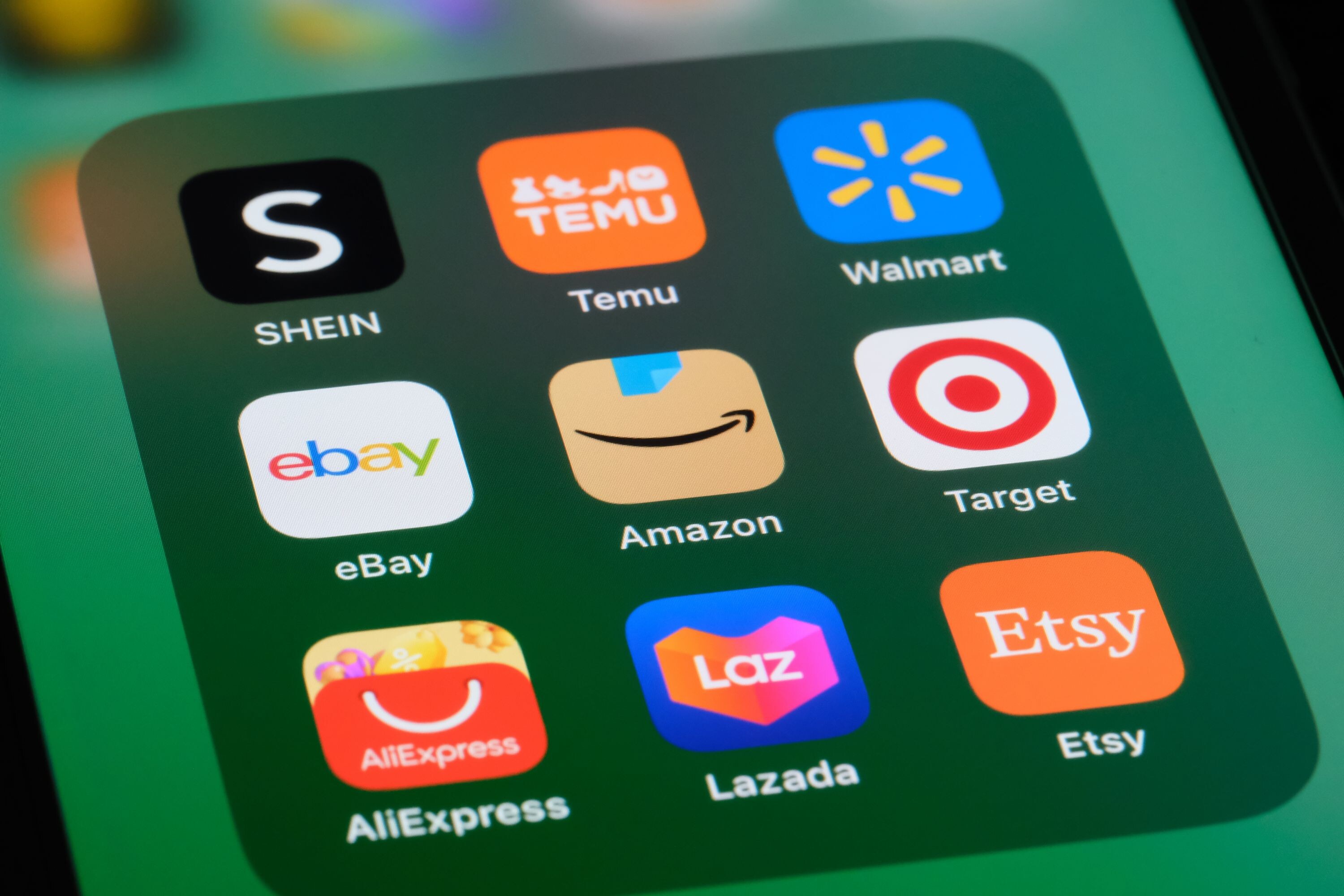 Entre Shein, Temu, Amazon y Aliexpress despacharon en octubre al país el récord de más de 4 mil productos