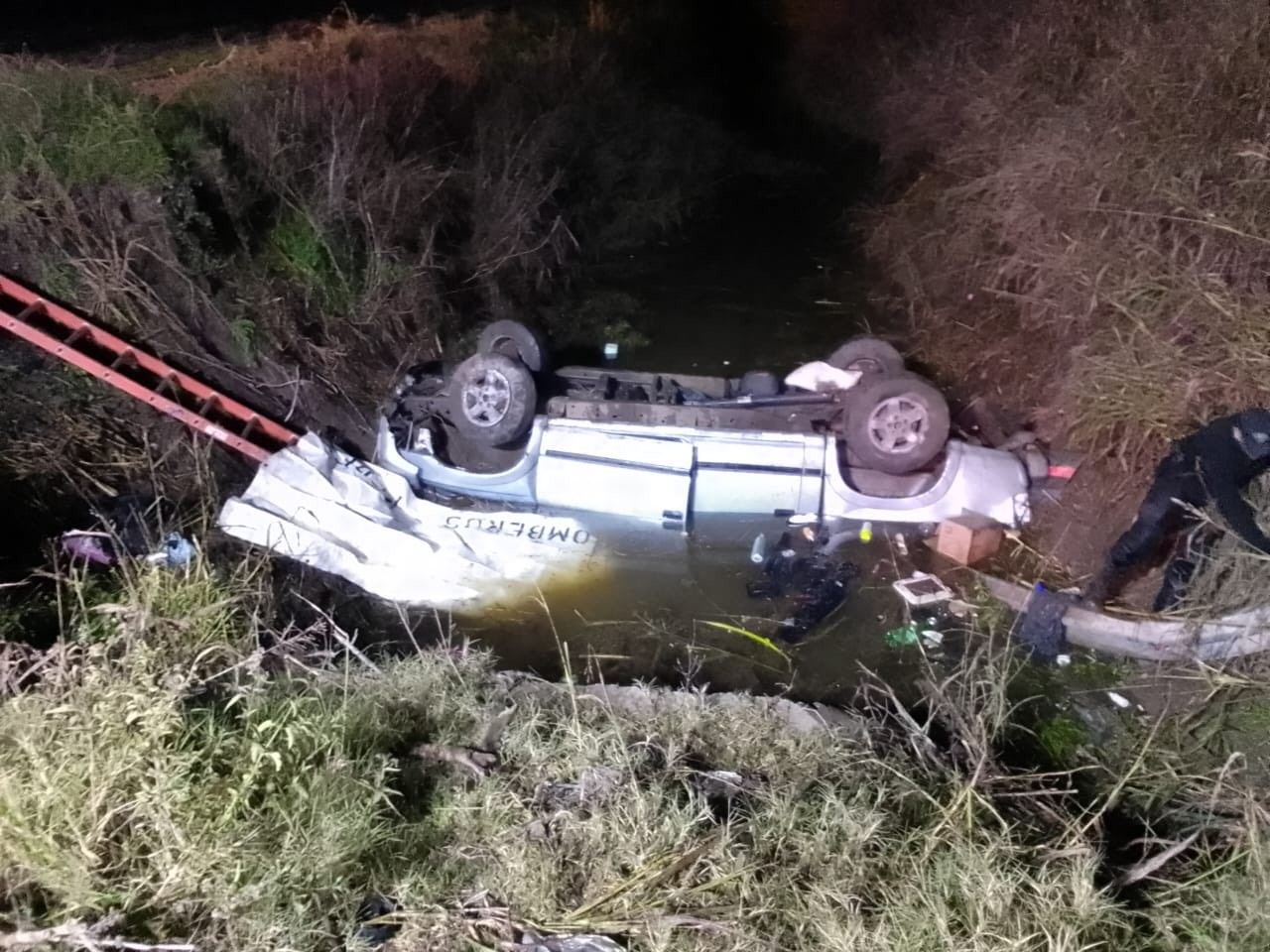 Gs8B6vIXYAAbqSZ.jpeg PEREZ: Vuelco fatal en la “Curva de la Muerte”: el abandono de las rutas también mata