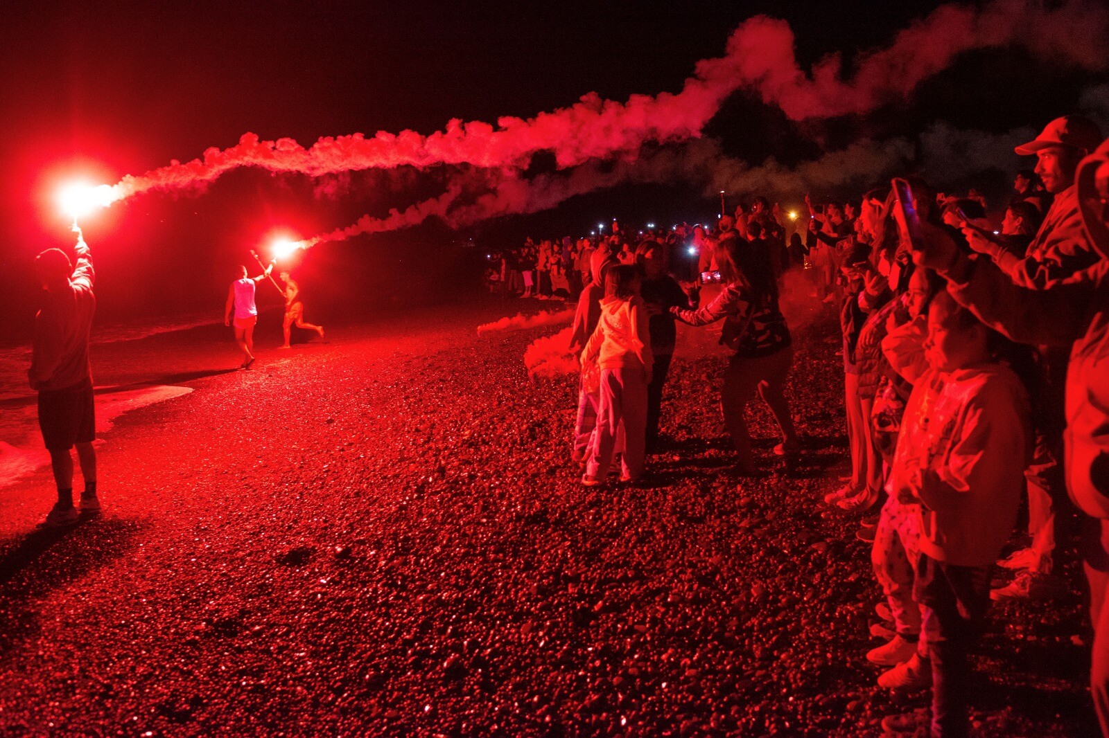 Guardavidas celebraron su labor en las costas de Playa Unión con la 1° ceremonia de antorchas (2).jpeg