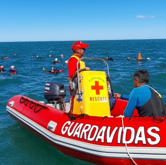 Guardavidas de Playa Unión realizaron el tradicional bautismo para los aspirantes (3).jpeg Guardavidas de Playa Unión realizaron el tradicional bautismo para los aspirantes