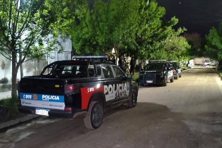 Ataque a balazos en Bº San Lorenzo: un muerto y un herido grave tras una emboscada ejecutada por sicarios en motos