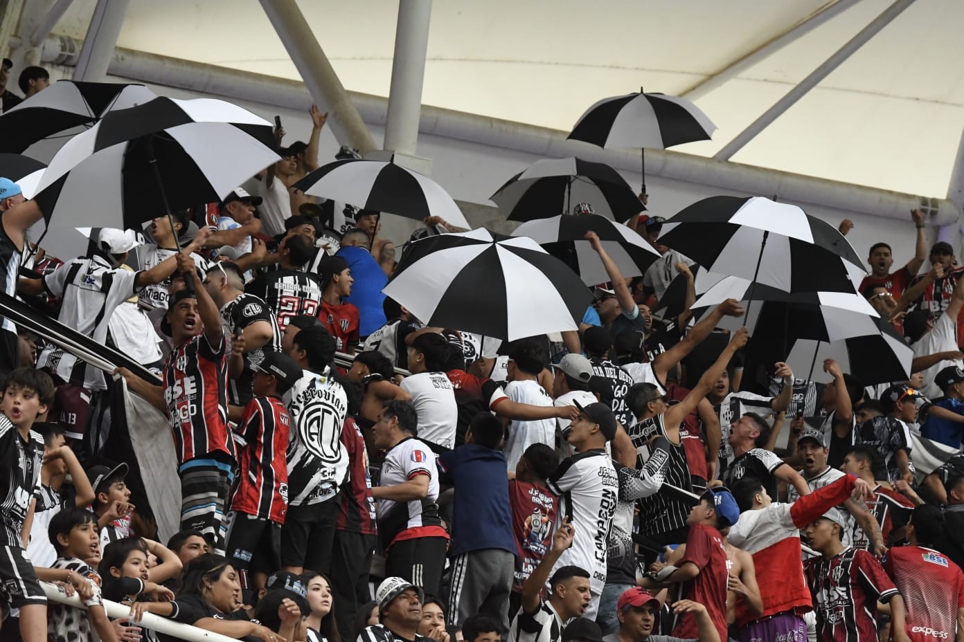 Hinchada de Central Cordoba.jpeg