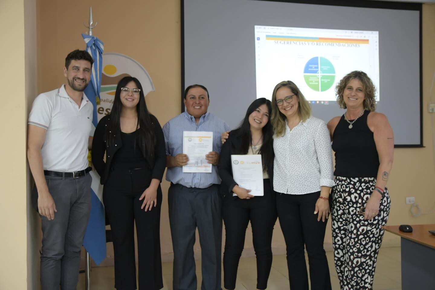 El municipio de Iglesia hizo entrega de nuevos certificados a mas profesionales formados en el departamento.