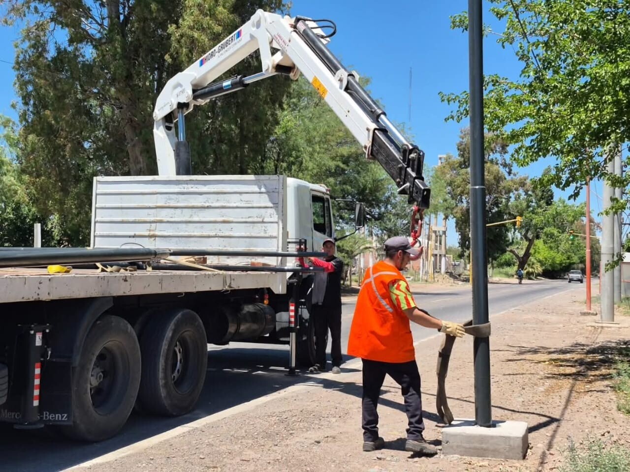 SAN MARTÍN: Avanzan las obras de iluminación sobre Ruta Eva Perón