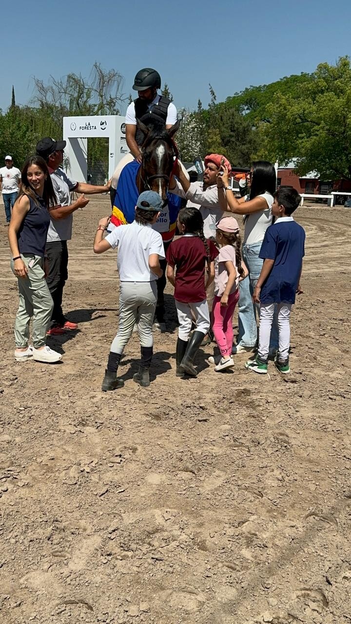 JINETES Y AMAZONAS DE LA CUSTODIA ECUESTRE SIGUEN SUMANDO PODIOS Y EXPERIENCIA: GRAN TAREA EN TUCUMAN