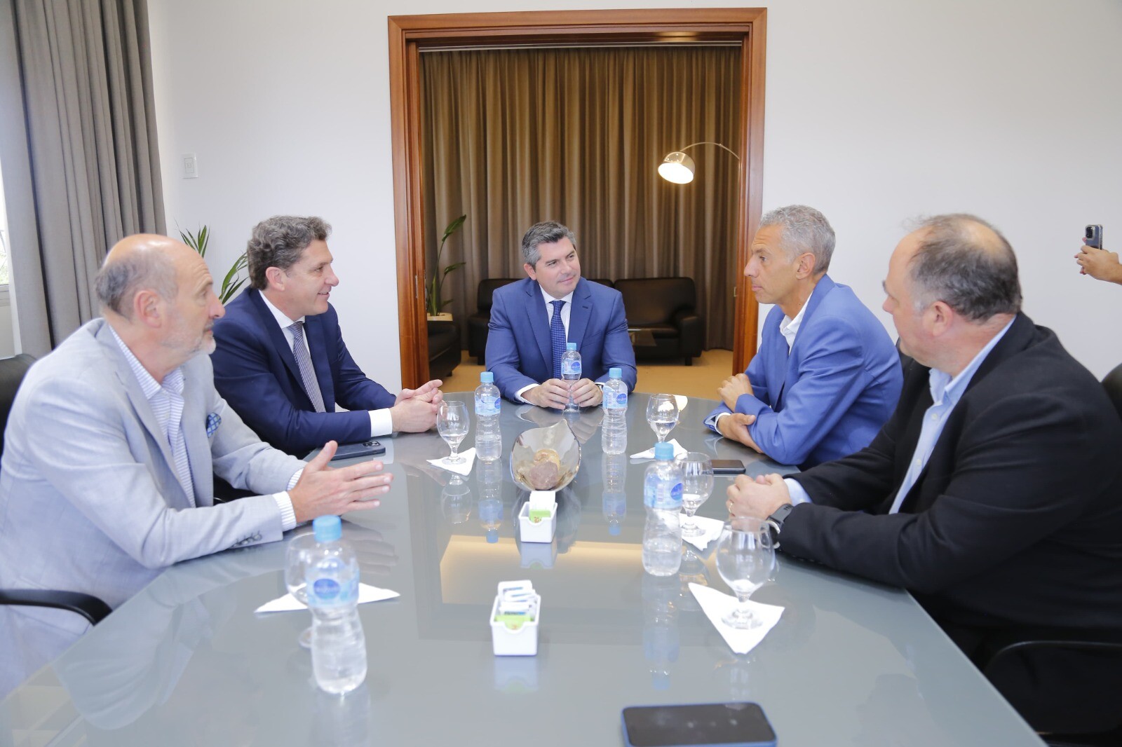IMG-20241031-WA0037.jpg Orrego recibió a ministros de Mendoza y Río Negro en el marco de la FNS