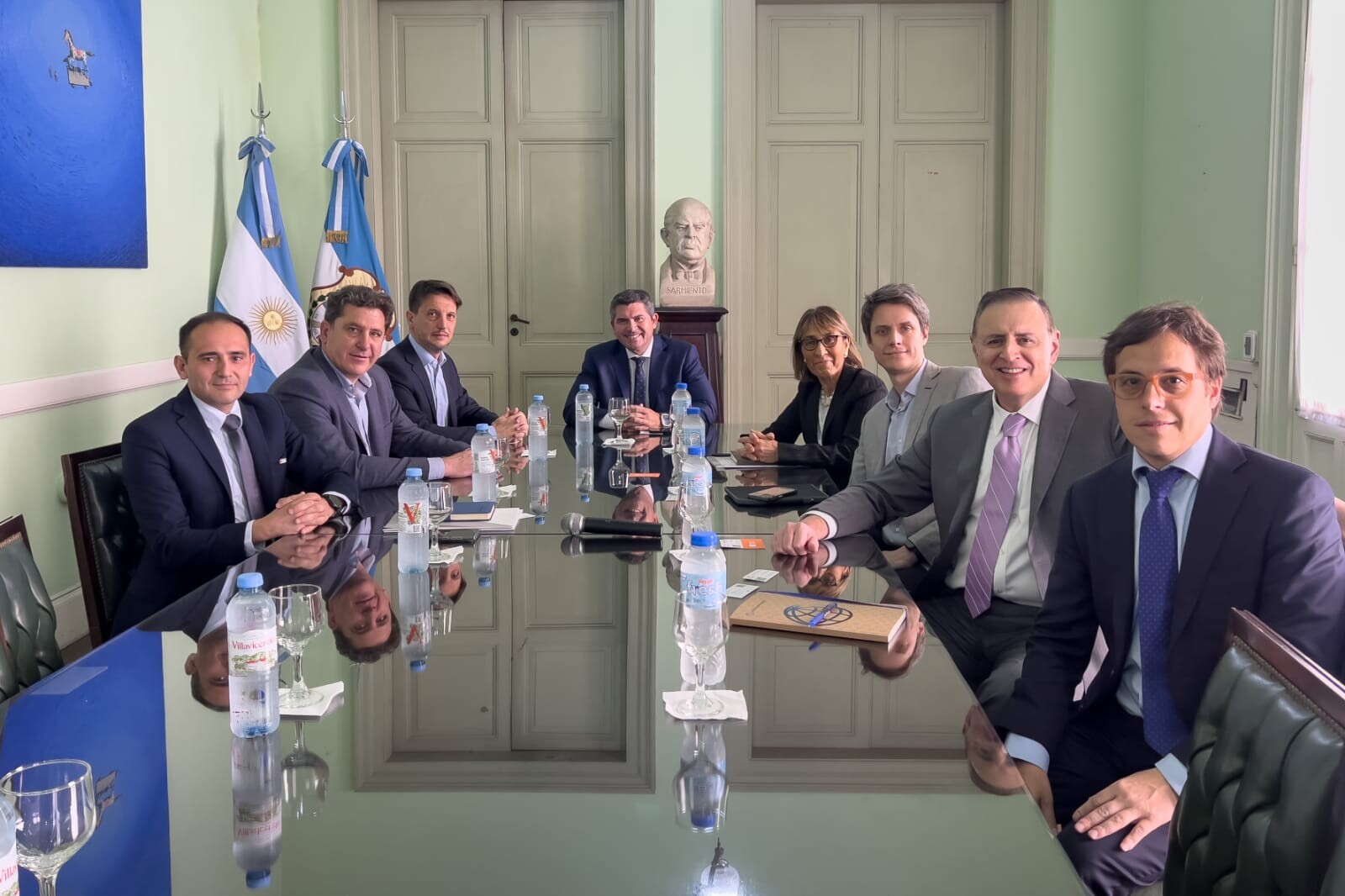 IMG-20241206-WA0128.jpg El gobernador Orrego se reunió con representantes del IFC