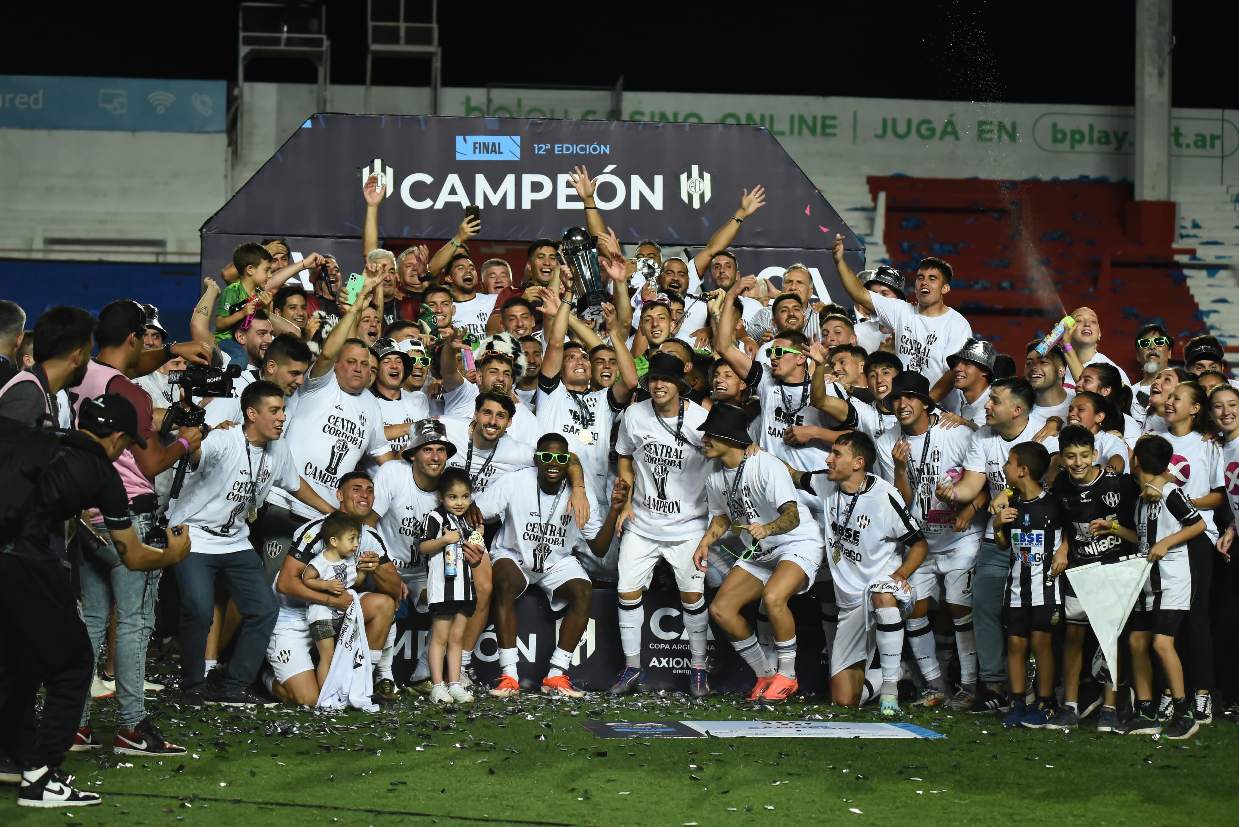 UNA NOCHE INOLVIDABLE: CENTRAL CORDOBA CAMPEON COPA ARGENTIA