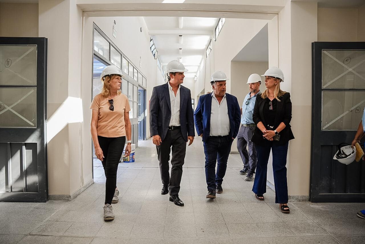IMG-20250117-WA0051.jpg El gobernador Orrego supervisó la obra de construcción de una nueva escuela en Chimbas.