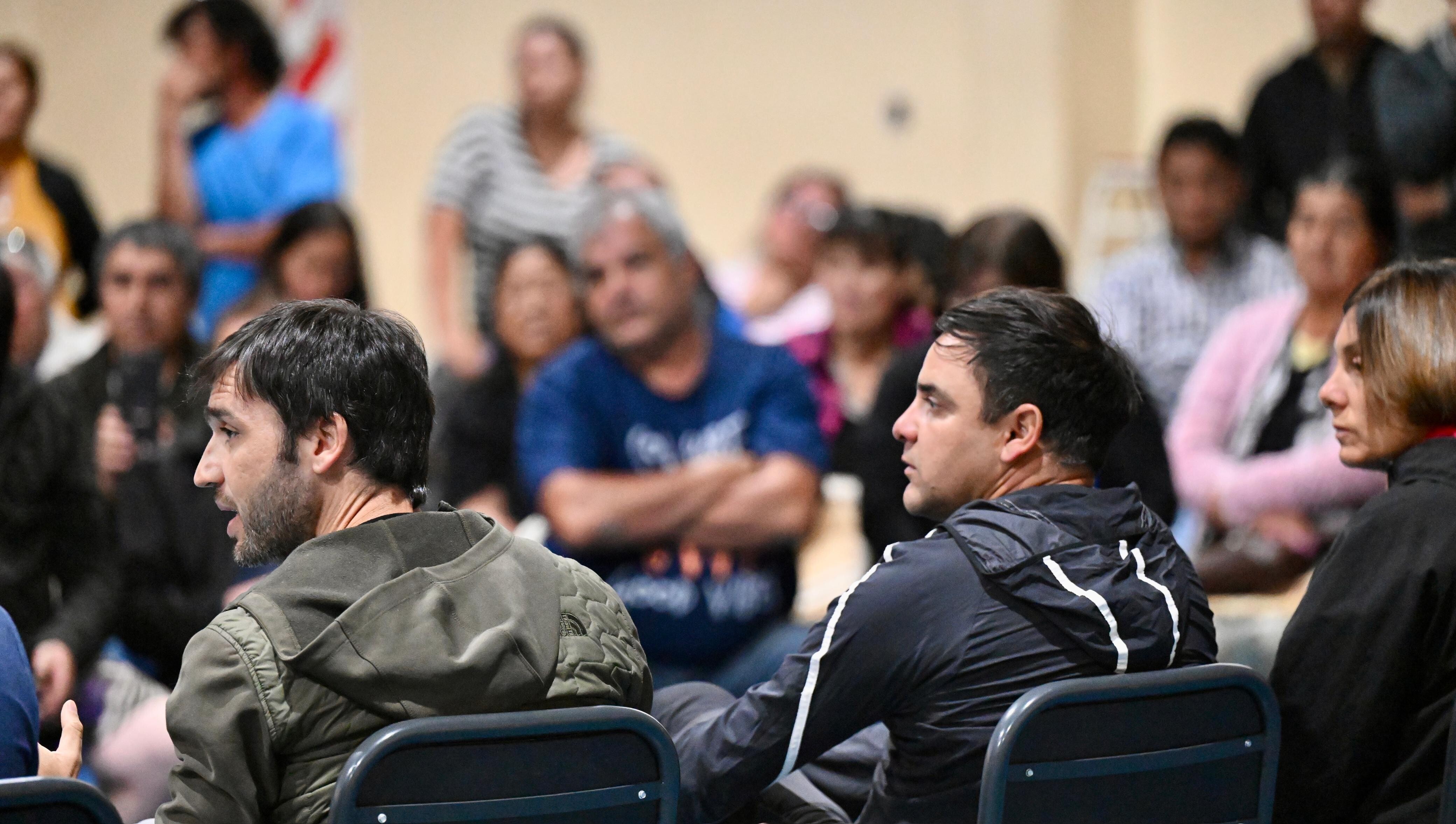 Torres se reunió con las familias afectadas por el incendio en Epuyén y anunció importantes medidas de asistencia económica para cada uno de los damnificados