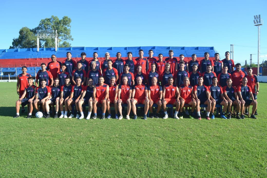 GUEMES PRESENTO EL PLANTEL PARA LA PRIMERA NACIONAL