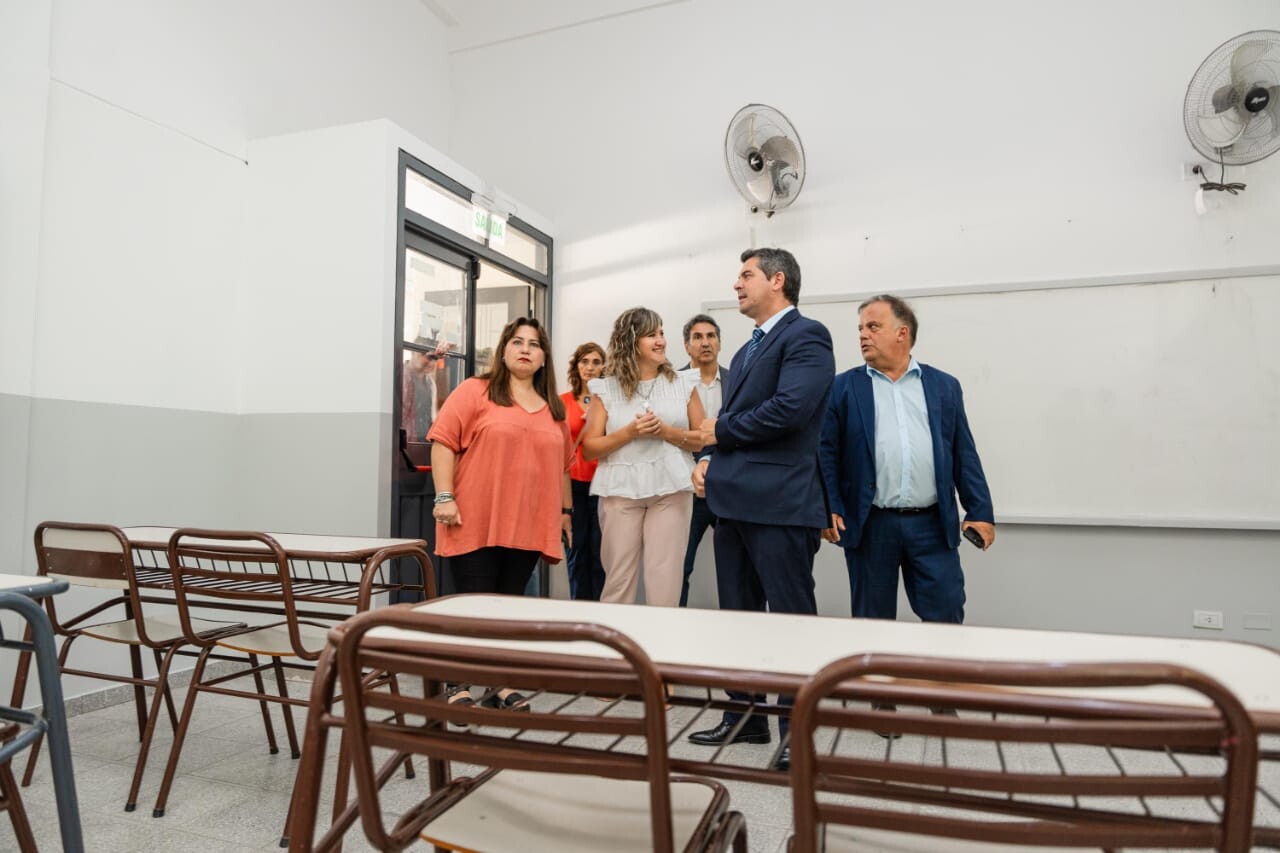 IMG-20250207-WA0032.jpg El gobernador Orrego recorrió la obra de refacción en la escuela Cecilio Ávila de Rawson