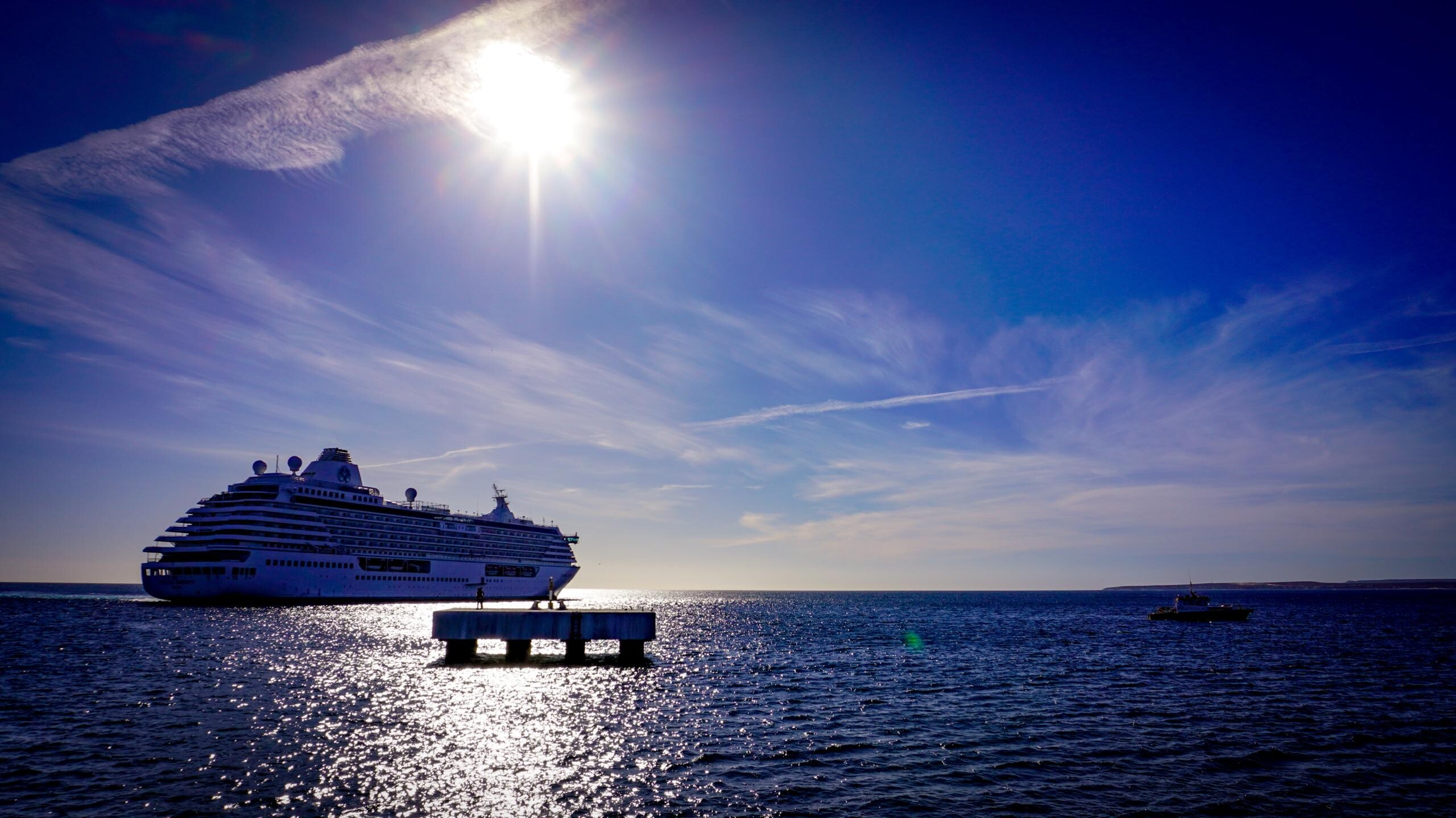 Temporada de cruceros en Chubut: el exclusivo Crystal Serenity arribó a Puerto Madryn